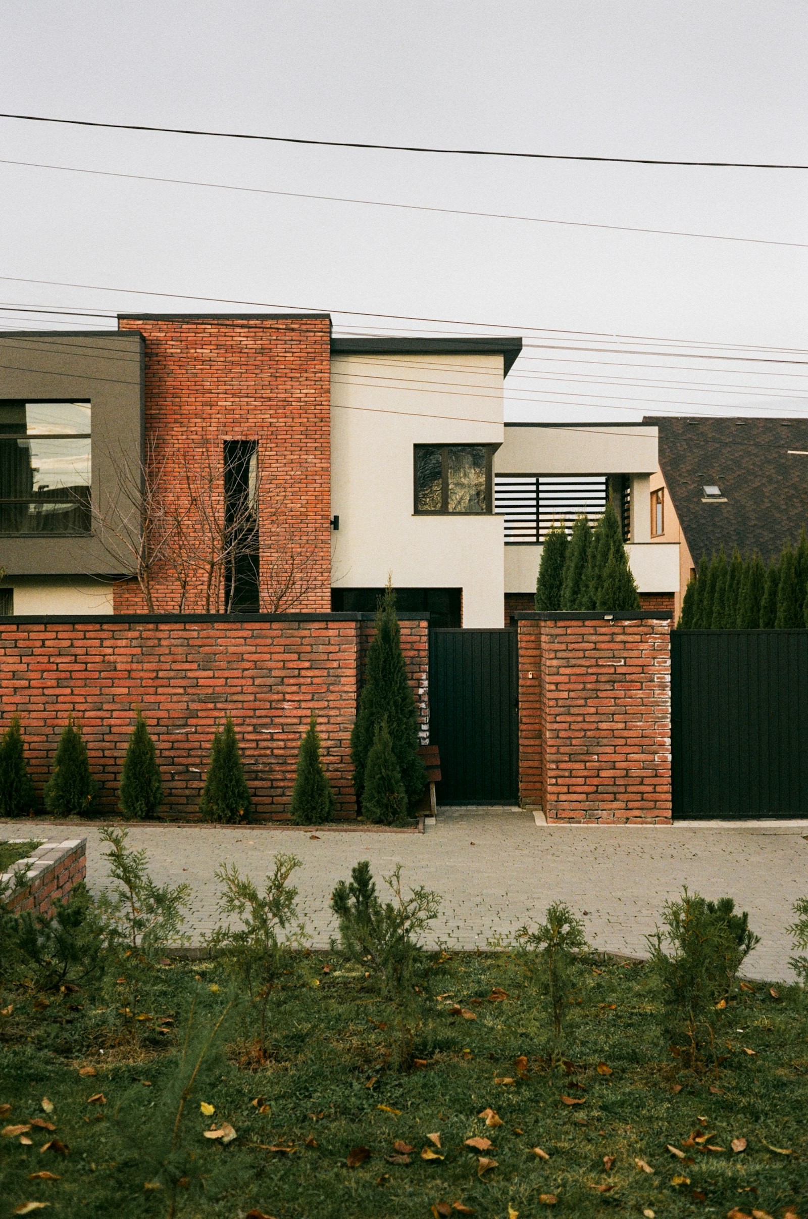 Moderne woning met bakstenen gevel